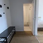 Apartment Light & Roomy With Separate Kitchen & Free Bike *