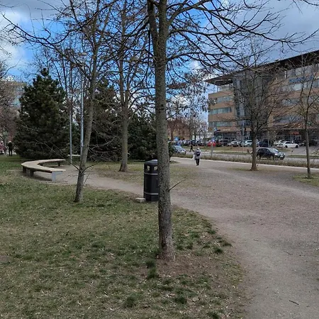 Light & Roomy With Separate Kitchen & Free Bike Apartmán